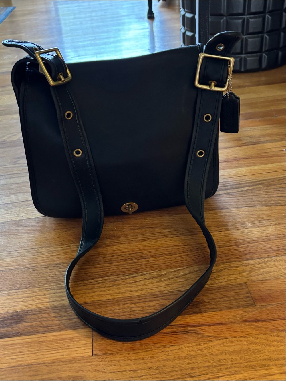 Coach No. 0586-305 Vintage Black Leather Shoulder Bag with Gold Hardware